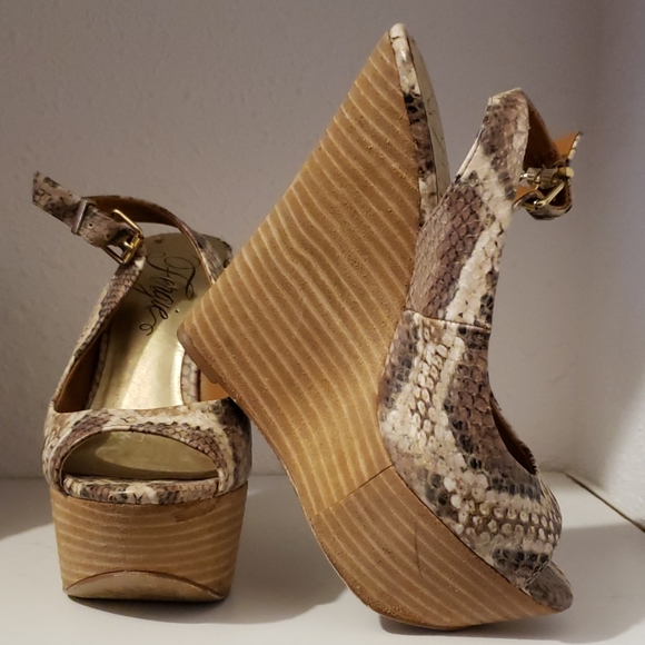 Shoes - Picture 1 of 2